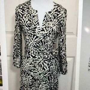 DVF silk wrap dress size 4 EUC